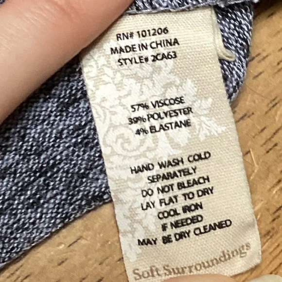 Soft Surroundings Women’s Heather Grey Asymmetrical Hem Sweater Size Medium - Picture 2 of 3